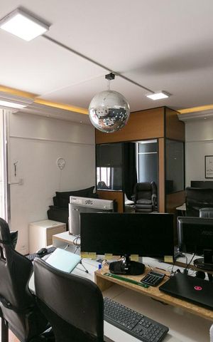 Casa à venda com 490m², 3 quartos e 3 vagas Casa à venda com 490m², 3 quartos e 3 vagasSala