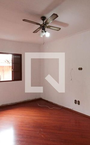 Casa à venda com 120m², 2 quartos e sem vaga Casa à venda com 120m², 2 quartos e sem vagaQuarto
