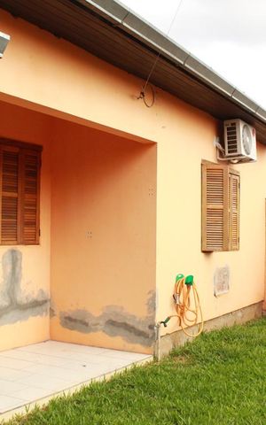 Casa para alugar com 130m², 2 quartos e 2 vagasFachada