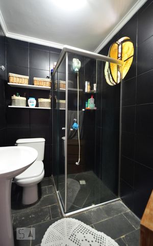 Casa à venda com 230m², 2 quartos e 2 vagasBanheiro