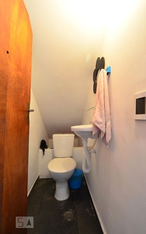 Casa à venda com 230m², 2 quartos e 2 vagasLavabo