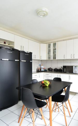 Casa à venda com 230m², 2 quartos e 2 vagasCozinha
