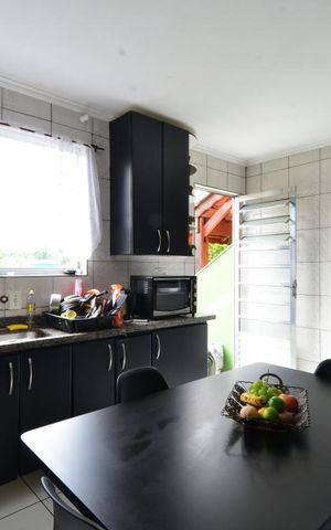 Casa à venda com 230m², 2 quartos e 2 vagasCozinha