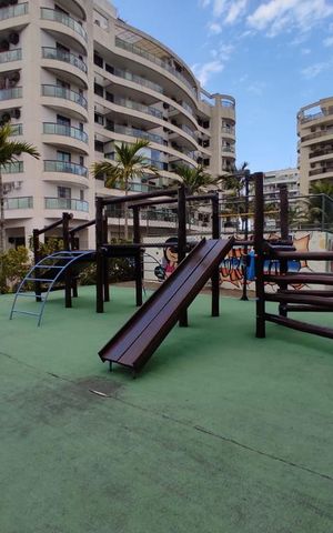 Apartamento à venda com 189m², 3 quartos e 3 vagas Apartamento à venda com 189m², 3 quartos e 3 vagasÁrea comum - playground