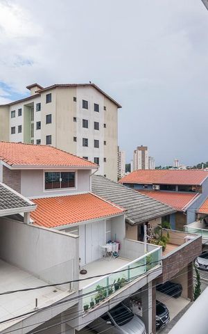 Casa de condomínio à venda com 260m², 4 quartos e 2 vagas Casa de condomínio à venda com 260m², 4 quartos e 2 vagasVaranda da Sala 2
