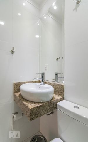 Casa de condomínio à venda com 260m², 4 quartos e 2 vagas Casa de condomínio à venda com 260m², 4 quartos e 2 vagasBanheiro