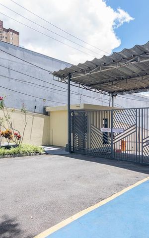 Casa de condomínio à venda com 260m², 4 quartos e 2 vagas Casa de condomínio à venda com 260m², 4 quartos e 2 vagasFachada