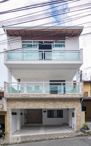 Casa de condomínio à venda com 260m², 4 quartos e 2 vagas Casa de condomínio à venda com 260m², 4 quartos e 2 vagasFachada