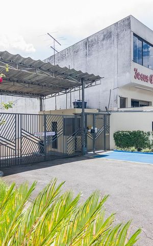 Casa de condomínio à venda com 260m², 4 quartos e 2 vagas Casa de condomínio à venda com 260m², 4 quartos e 2 vagasFachada
