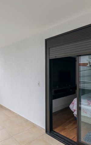Casa de condomínio à venda com 260m², 4 quartos e 2 vagas Casa de condomínio à venda com 260m², 4 quartos e 2 vagasVaranda da Suíte 1