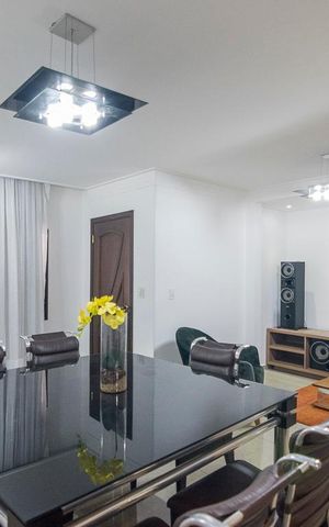 Casa de condomínio à venda com 260m², 4 quartos e 2 vagas Casa de condomínio à venda com 260m², 4 quartos e 2 vagasSala