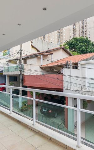 Casa de condomínio à venda com 260m², 4 quartos e 2 vagas Casa de condomínio à venda com 260m², 4 quartos e 2 vagasVaranda da Suíte 1