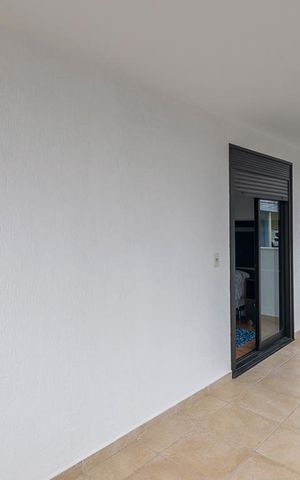 Casa de condomínio à venda com 260m², 4 quartos e 2 vagas Casa de condomínio à venda com 260m², 4 quartos e 2 vagasVaranda da Suíte 1