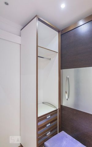 Casa de condomínio à venda com 260m², 4 quartos e 2 vagas Casa de condomínio à venda com 260m², 4 quartos e 2 vagasCloset da Suíte 1