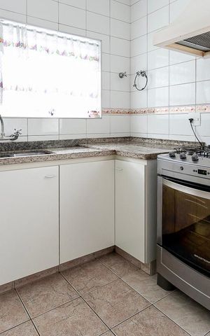 Casa à venda com 484m², 5 quartos e 3 vagas Casa à venda com 484m², 5 quartos e 3 vagasCozinha