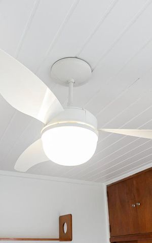 Casa à venda com 484m², 5 quartos e 3 vagas Casa à venda com 484m², 5 quartos e 3 vagasVentilador de Teto da Suite 4