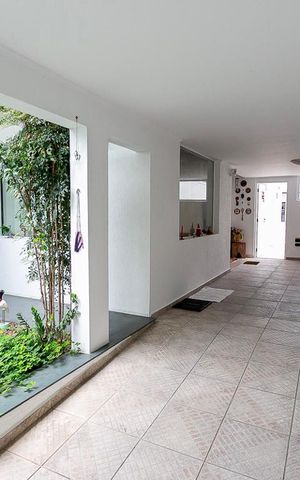 Casa à venda com 484m², 5 quartos e 3 vagas Casa à venda com 484m², 5 quartos e 3 vagasGaragem