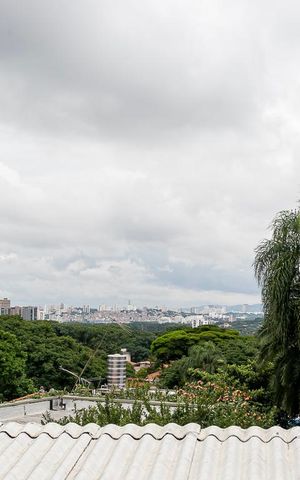 Casa à venda com 484m², 5 quartos e 3 vagas Casa à venda com 484m², 5 quartos e 3 vagasVista da Suite 1