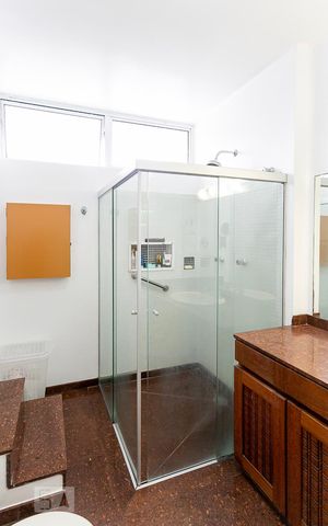 Casa à venda com 484m², 5 quartos e 3 vagas Casa à venda com 484m², 5 quartos e 3 vagasBanheiro da Suite 3