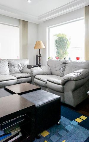 Casa à venda com 484m², 5 quartos e 3 vagas Casa à venda com 484m², 5 quartos e 3 vagasSala