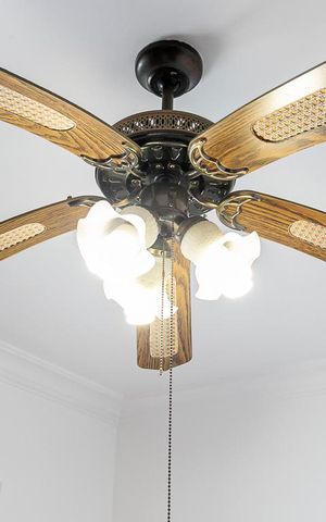 Casa à venda com 484m², 5 quartos e 3 vagas Casa à venda com 484m², 5 quartos e 3 vagasVentilador de Teto da Suite 1