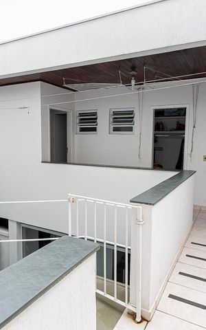 Casa à venda com 484m², 5 quartos e 3 vagas Casa à venda com 484m², 5 quartos e 3 vagasÁrea Externa
