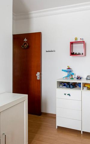 Casa à venda com 484m², 5 quartos e 3 vagas Casa à venda com 484m², 5 quartos e 3 vagasQuarto