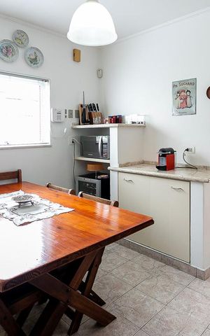 Casa à venda com 484m², 5 quartos e 3 vagas Casa à venda com 484m², 5 quartos e 3 vagasCopa