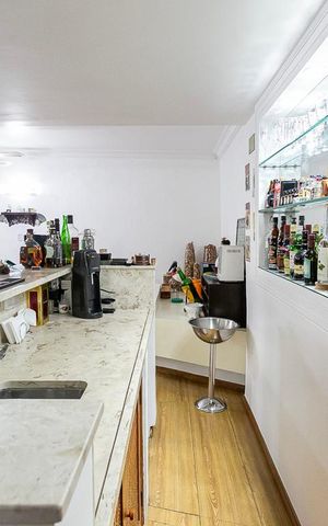 Casa à venda com 484m², 5 quartos e 3 vagas Casa à venda com 484m², 5 quartos e 3 vagasSalão de Festas