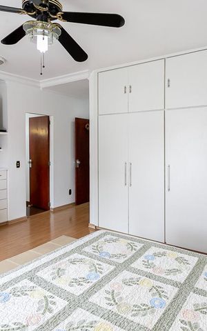 Casa à venda com 484m², 5 quartos e 3 vagas Casa à venda com 484m², 5 quartos e 3 vagasSuite 3
