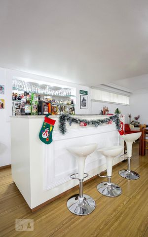 Casa à venda com 484m², 5 quartos e 3 vagas Casa à venda com 484m², 5 quartos e 3 vagasSalão de Festas