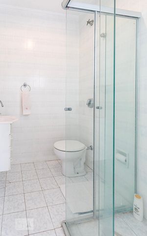 Casa à venda com 484m², 5 quartos e 3 vagas Casa à venda com 484m², 5 quartos e 3 vagasBanheiro da Suite 4