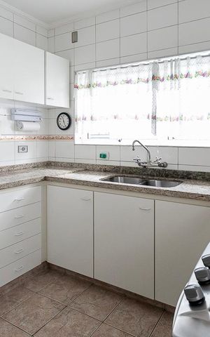 Casa à venda com 484m², 5 quartos e 3 vagas Casa à venda com 484m², 5 quartos e 3 vagasCozinha