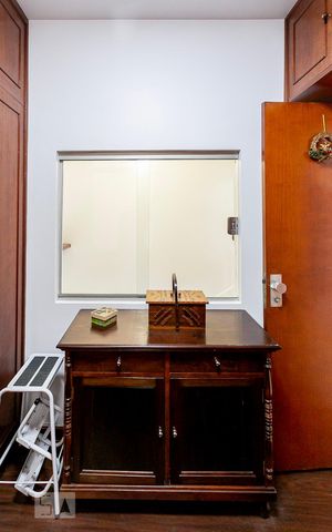 Casa à venda com 484m², 5 quartos e 3 vagas Casa à venda com 484m², 5 quartos e 3 vagasCloset