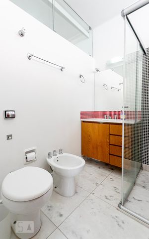 Casa à venda com 484m², 5 quartos e 3 vagas Casa à venda com 484m², 5 quartos e 3 vagasBanheiro da Suite 2