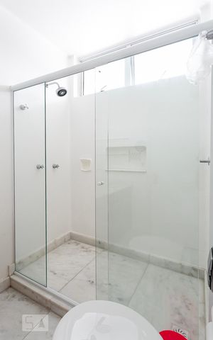 Casa à venda com 484m², 5 quartos e 3 vagas Casa à venda com 484m², 5 quartos e 3 vagasBanheiro da Suite 1