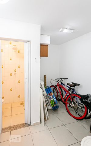Casa à venda com 484m², 5 quartos e 3 vagas Casa à venda com 484m², 5 quartos e 3 vagasQuarto de Serviço