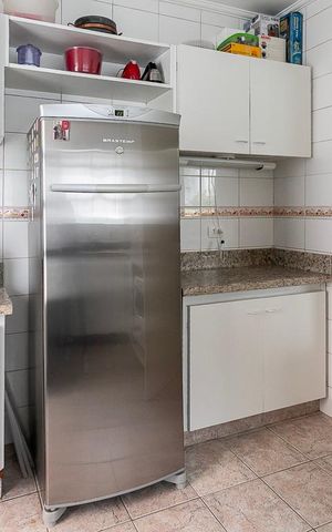 Casa à venda com 484m², 5 quartos e 3 vagas Casa à venda com 484m², 5 quartos e 3 vagasCozinha