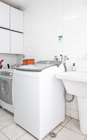 Casa à venda com 484m², 5 quartos e 3 vagas Casa à venda com 484m², 5 quartos e 3 vagasÁrea de Serviço