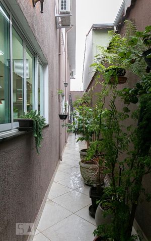 Casa à venda com 150m², 3 quartos e 2 vagas Casa à venda com 150m², 3 quartos e 2 vagasCorredor