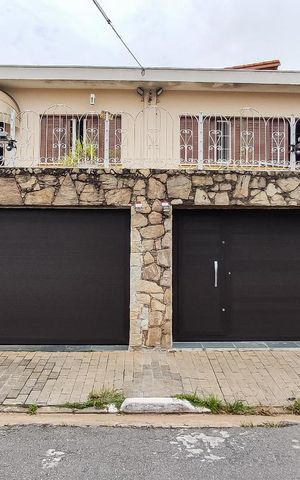 Casa à venda com 313m², 5 quartos e 4 vagas Casa à venda com 313m², 5 quartos e 4 vagasFachada