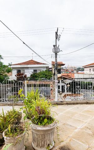 Casa à venda com 313m², 5 quartos e 4 vagas Casa à venda com 313m², 5 quartos e 4 vagasVaranda