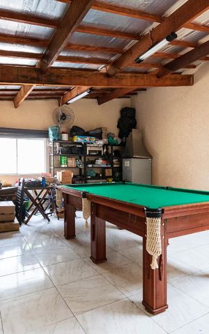 Casa à venda com 313m², 5 quartos e 4 vagas Casa à venda com 313m², 5 quartos e 4 vagasSala de Jogos