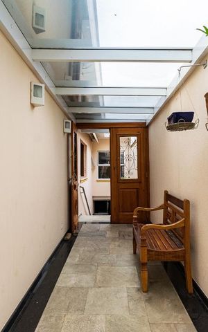 Casa à venda com 313m², 5 quartos e 4 vagas Casa à venda com 313m², 5 quartos e 4 vagasÁrea Comum