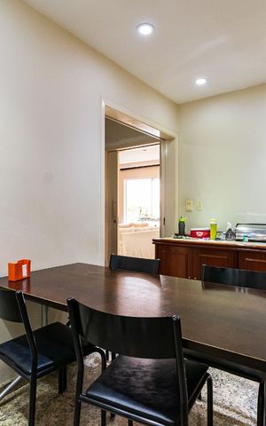 Casa à venda com 313m², 5 quartos e 4 vagas Casa à venda com 313m², 5 quartos e 4 vagasCozinha