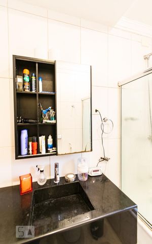 Casa à venda com 313m², 5 quartos e 4 vagas Casa à venda com 313m², 5 quartos e 4 vagasBanheiro da Suíte