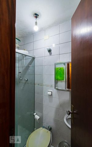 Casa à venda com 313m², 5 quartos e 4 vagas Casa à venda com 313m², 5 quartos e 4 vagasBanheiro de Serviço