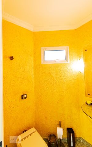 Casa à venda com 313m², 5 quartos e 4 vagas Casa à venda com 313m², 5 quartos e 4 vagasLavabo