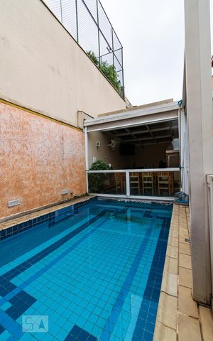 Casa à venda com 313m², 5 quartos e 4 vagas Casa à venda com 313m², 5 quartos e 4 vagasPiscina