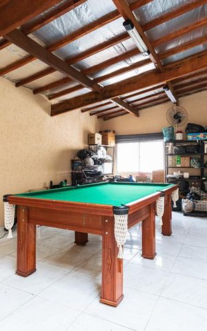 Casa à venda com 313m², 5 quartos e 4 vagas Casa à venda com 313m², 5 quartos e 4 vagasSala de Jogos